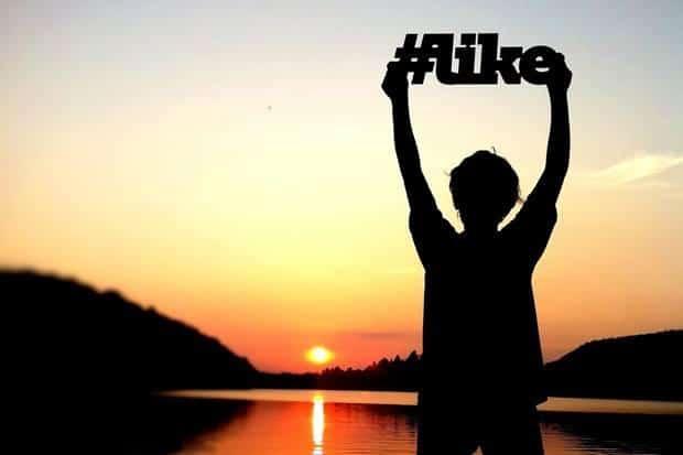 8 Brands Rocking Facebook Hashtags