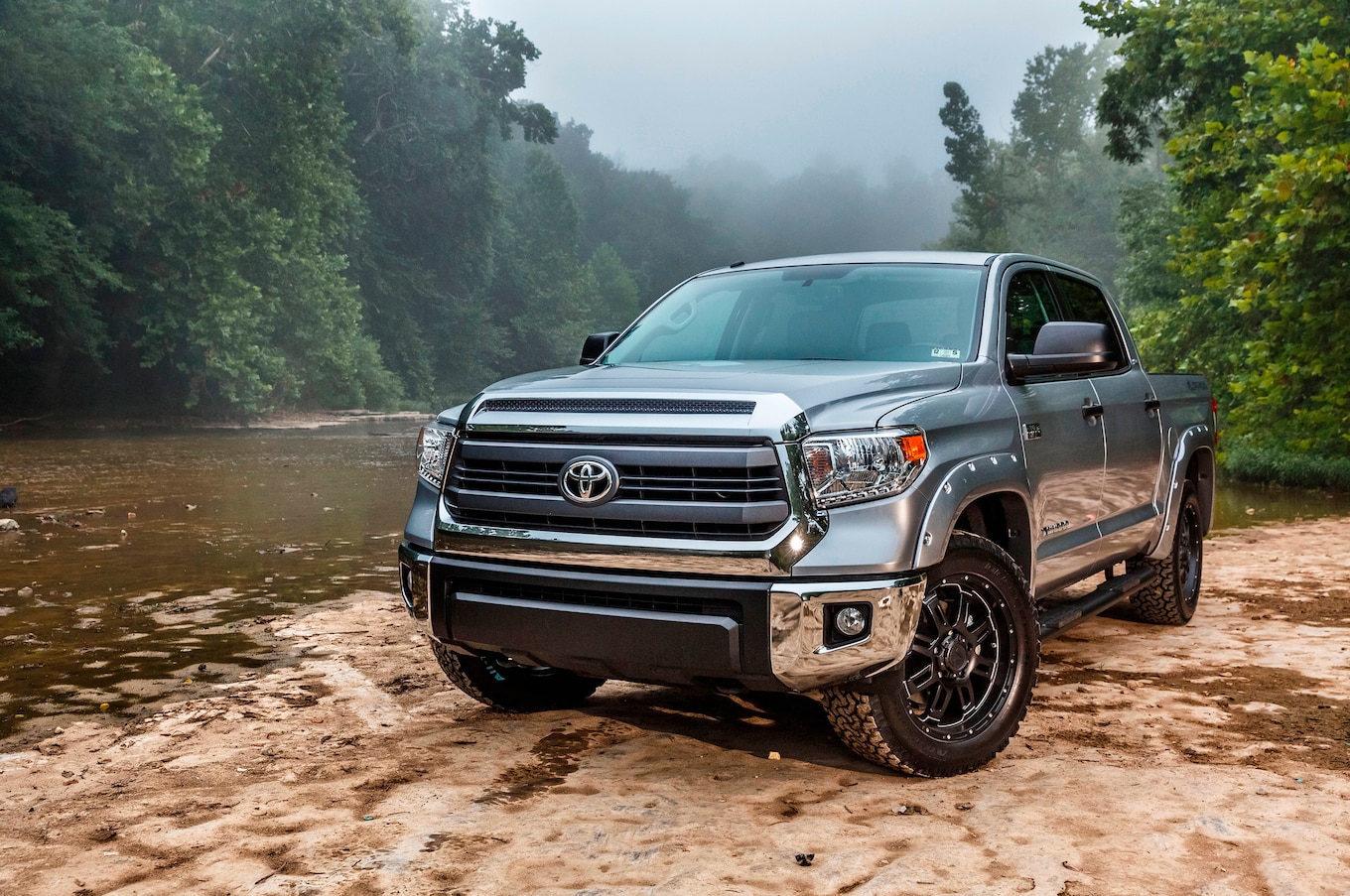 2015-Toyota-Tundra-Bass-Pro-Shops-front-View-water