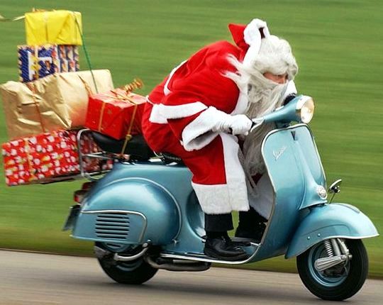 Santa-Claus-Is-Coming-To-Town-5