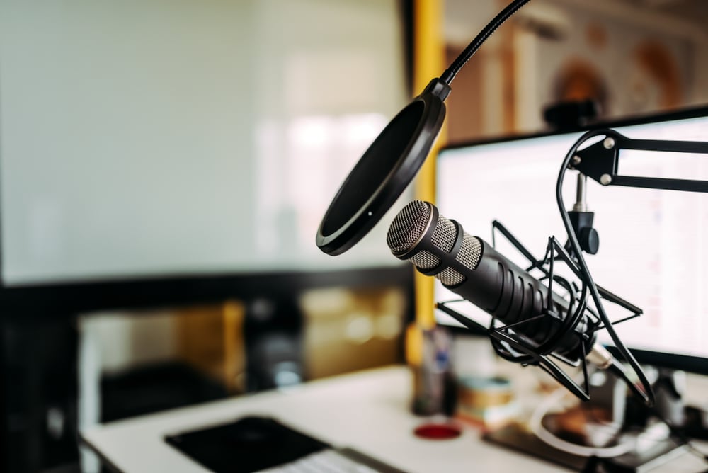 24 Dos & Don’ts for Businesses, Leaders, & Marketers Who Want to Start a Podcast