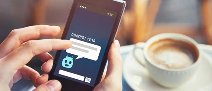 Chatbots vs. Live Chat: Which Do You Use & When on Your Business Website? [Interview]