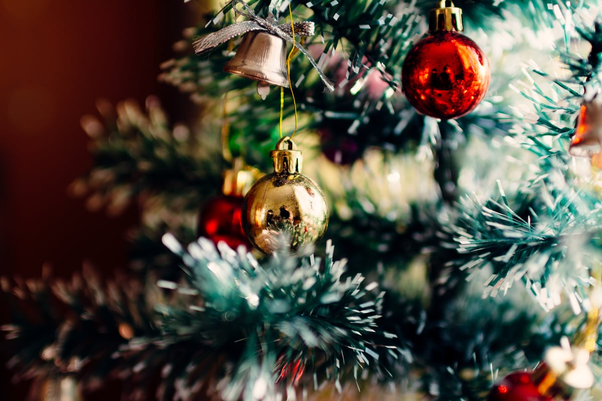 6 holiday campaign examples that are total showstoppers